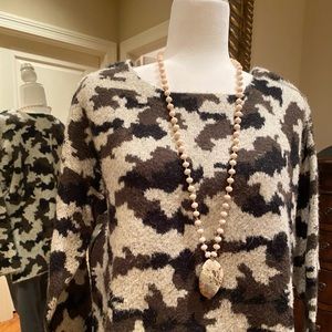 Evereve/Jamison/ Super soft & comfy Camo sweater